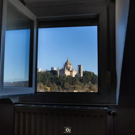 Apartment Proche Gare, Vue Basilique, Parking Lisieux