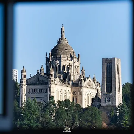Proche Gare, Vue Basilique, Parking * Lisieux
