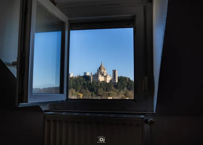 Apartment Proche Gare, Vue Basilique, Parking Lisieux