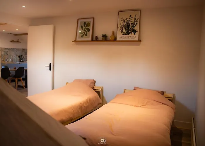 Proche Gare, Vue Basilique, Parking Lisieux