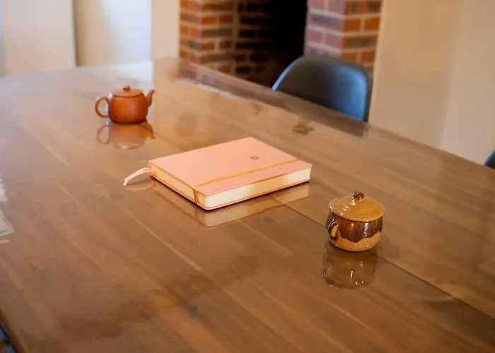 Proche Gare, Vue Basilique, Parking Lisieux