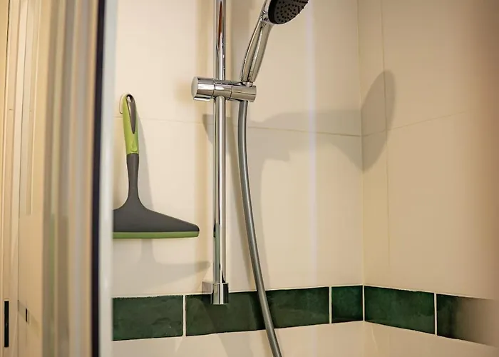 Proche Gare, Vue Basilique, Parking * Lisieux